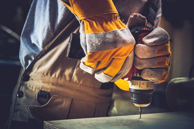 Lavoro: meno assunzioni a tempo indeterminato e crescita dei contratti a termine