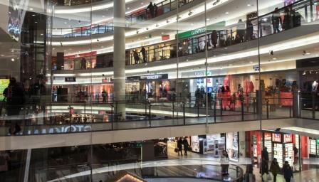 Istat, nel commercio calo di 7,7 miliardi dal 2010. Oltre 300 euro a famiglia