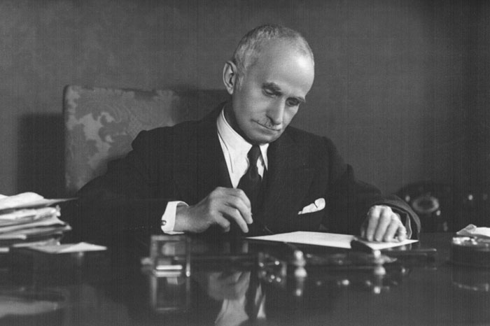 RECENSIONI: Luigi Einaudi “La difficile arte del banchiere” Bari, Editori...